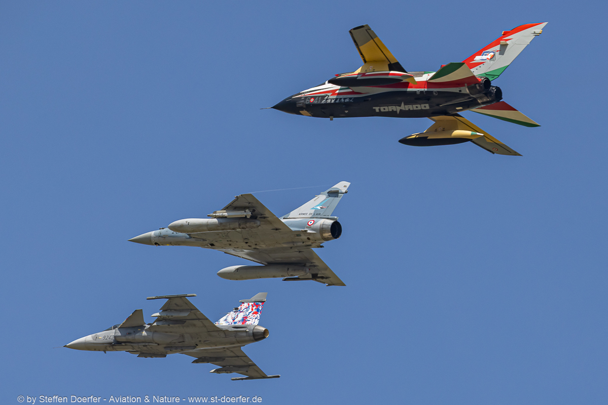 242CAA_2675