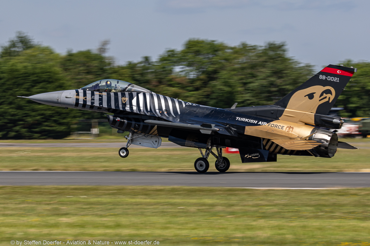 285CAA_2972