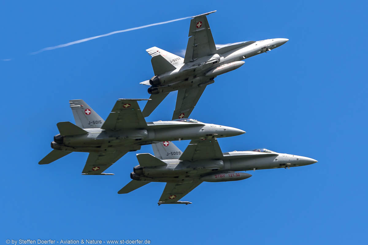 142IW5A0423