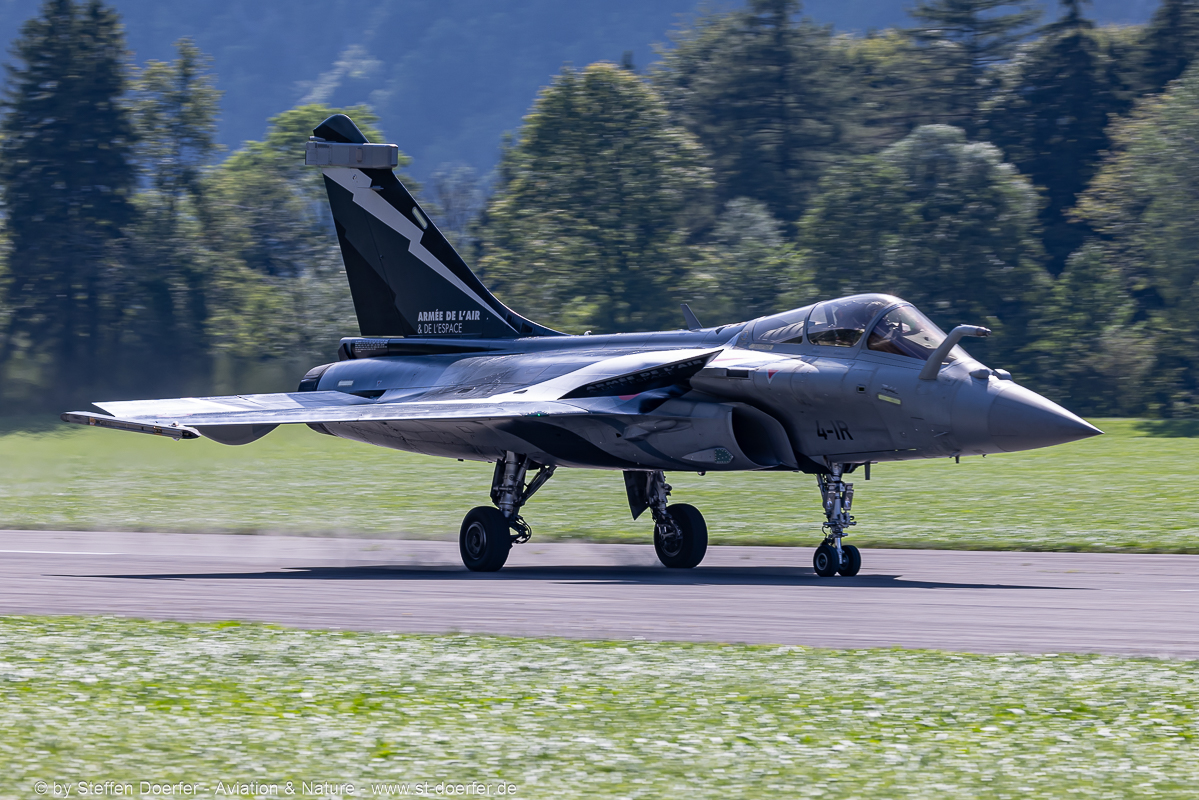 562-0Y2A6896