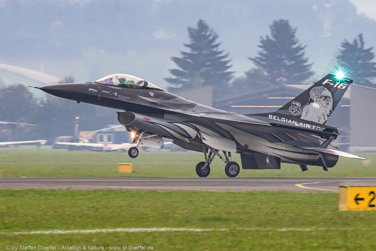 702JH3A2423